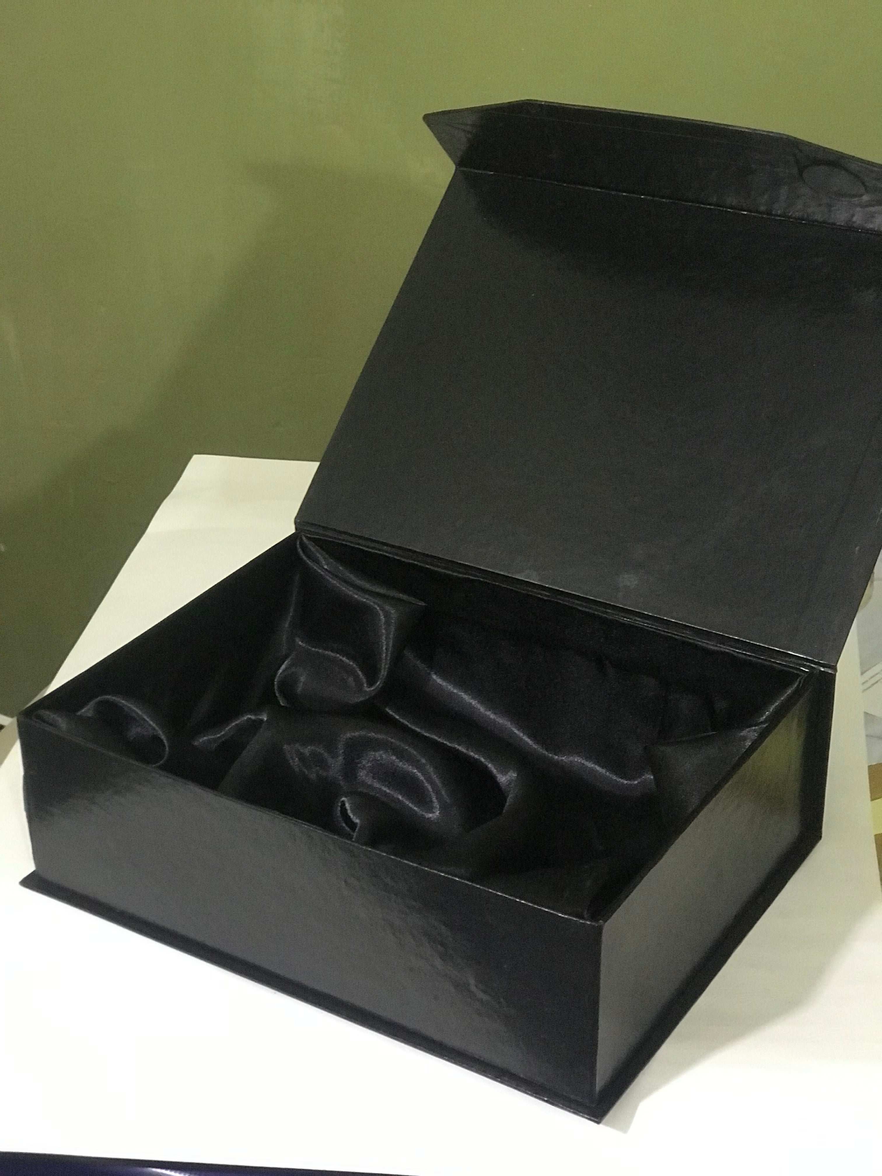 Magnetic Rigid Box with Silk